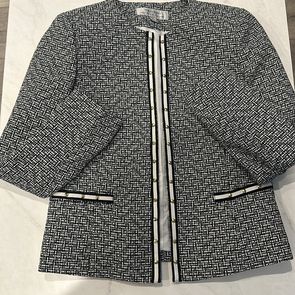 Tahari tweed blazer with gold studs - Picture 4 of 4